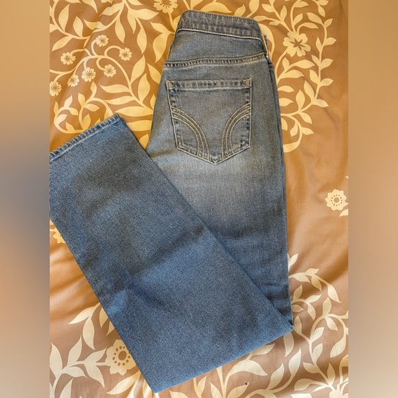 HOLLISTER BUTTON FLY HIGH-RISE CROP BOYFRIEND JEANS - Picture 2 of 3